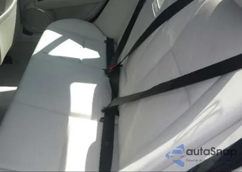 2009 Mercedes-Benz C300 z USA, uszkodzony, nr VIN WDDGF54X99R043901